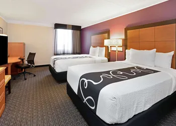 La Quinta Inn & Suites by Wyndham Tacoma - Seattle hotel thumbnail 6