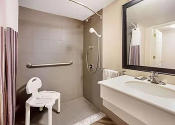 La Quinta Inn & Suites by Wyndham Tacoma - Seattle hotel thumbnail 7