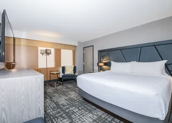 Crowne Plaza Providence-Warwick Airport by IHG hotel thumbnail 2