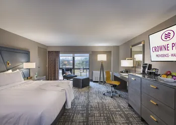 Crowne Plaza Providence-Warwick Airport by IHG hotel thumbnail 6
