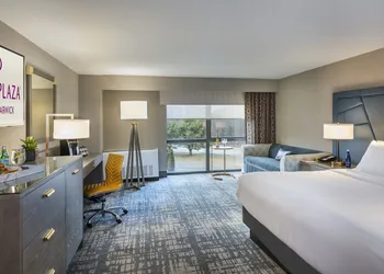 Crowne Plaza Providence-Warwick Airport by IHG hotel thumbnail 7