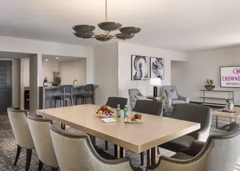 Crowne Plaza Providence-Warwick Airport by IHG hotel thumbnail 8