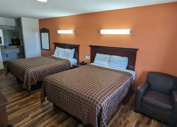 Hillcrest Inn & Suites hotel thumbnail 3