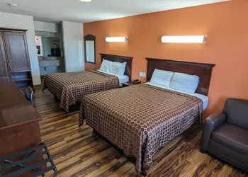 Hillcrest Inn & Suites hotel thumbnail 4