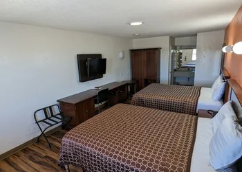 Hillcrest Inn & Suites hotel thumbnail 6
