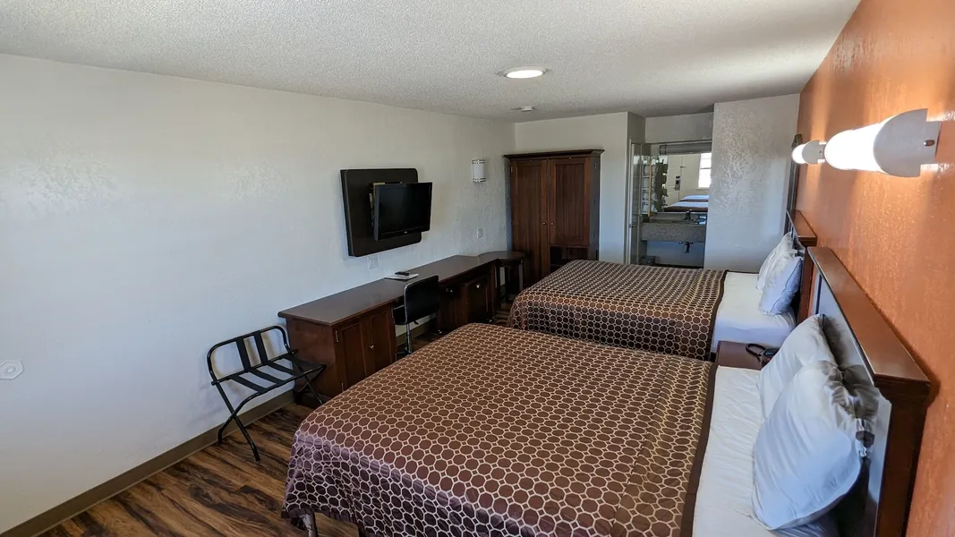 Hillcrest Inn & Suites hotel detail image 6