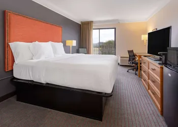 La Quinta by Wyndham Kingsport Tri Cities Airport hotel thumbnail 6