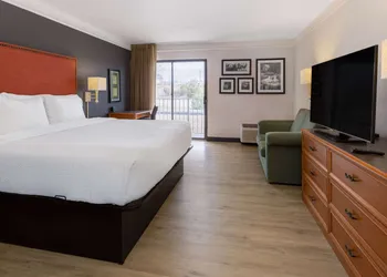 La Quinta by Wyndham Kingsport Tri Cities Airport hotel thumbnail 7