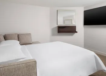 Delta Hotel Philadelphia Airport hotel thumbnail 4