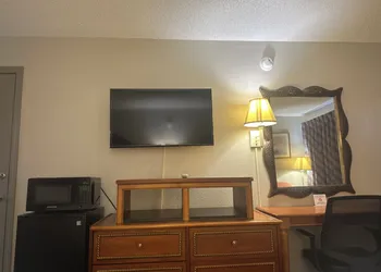 Days Inn by Wyndham Jacksonville hotel thumbnail 5