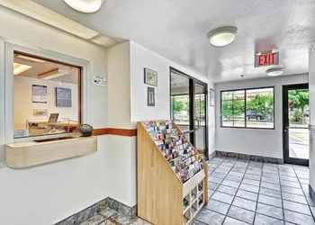 Motel 6 Glenview, IL - Chicago North hotel thumbnail 4