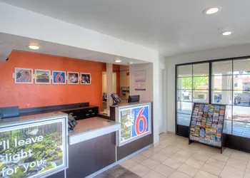 Motel 6 Redding, CA - South hotel thumbnail 2