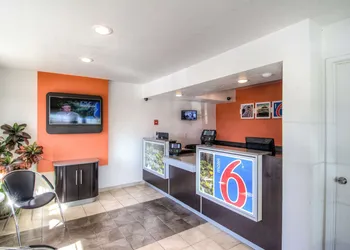 Motel 6 Redding, CA - South hotel thumbnail 3