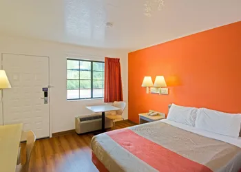 Motel 6 Redding, CA - South hotel thumbnail 6