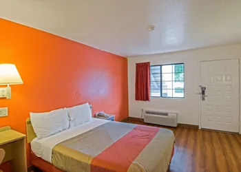 Motel 6 Redding, CA - South hotel thumbnail 7