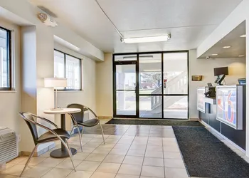 Motel 6-Springfield MO - North hotel thumbnail 3