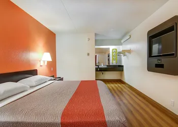 Motel 6-Springfield MO - North hotel thumbnail 6