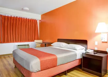Motel 6-Springfield MO - North hotel thumbnail 8