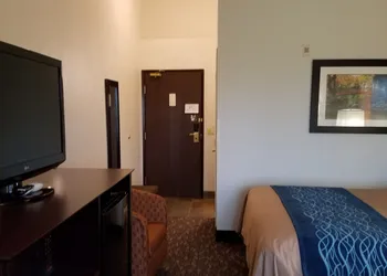Comfort Inn & Suites Ashland hotel thumbnail 6
