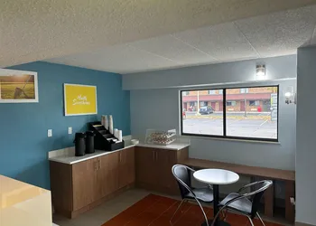 Days Inn by Wyndham Columbus/Worthington hotel thumbnail 4