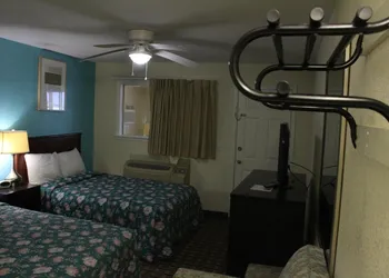 American Inn and Suites hotel thumbnail 5