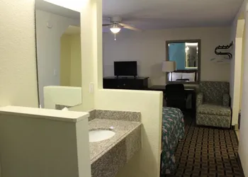 American Inn and Suites hotel thumbnail 6
