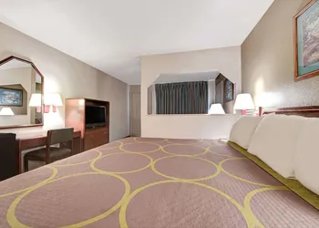 Super 8 by Wyndham Richardson Dallas hotel thumbnail 3