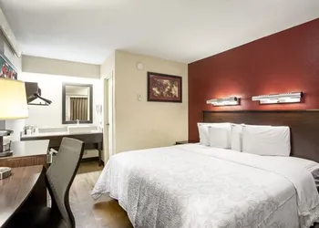 Red Roof Inn PLUS+ Baltimore North - Timonium hotel thumbnail 4