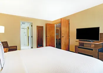 Fairfield Inn & Suites by Marriott Atlanta Vinings/Galleria hotel thumbnail 6