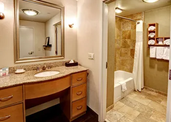 Hampton Inn & Suites Nashville-Vanderbilt-Elliston Place hotel thumbnail 5