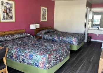 Country Inn Motel hotel thumbnail 3