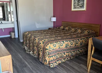 Country Inn Motel hotel thumbnail 5