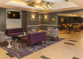 La Quinta Inn & Suites by Wyndham Port Orange / Daytona hotel thumbnail 5