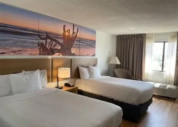 Days Inn by Wyndham Sherman hotel thumbnail 6
