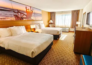 Days Inn by Wyndham Sherman hotel thumbnail 8