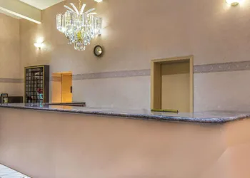 Howard Johnson by Wyndham Phoenix Airport/Downtown Area hotel thumbnail 2