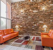 Howard Johnson by Wyndham Phoenix Airport/Downtown Area hotel detail image 3