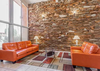 Howard Johnson by Wyndham Phoenix Airport/Downtown Area hotel thumbnail 3