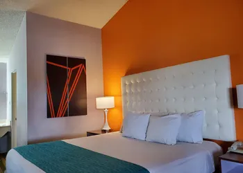 Howard Johnson by Wyndham Phoenix Airport/Downtown Area hotel thumbnail 5