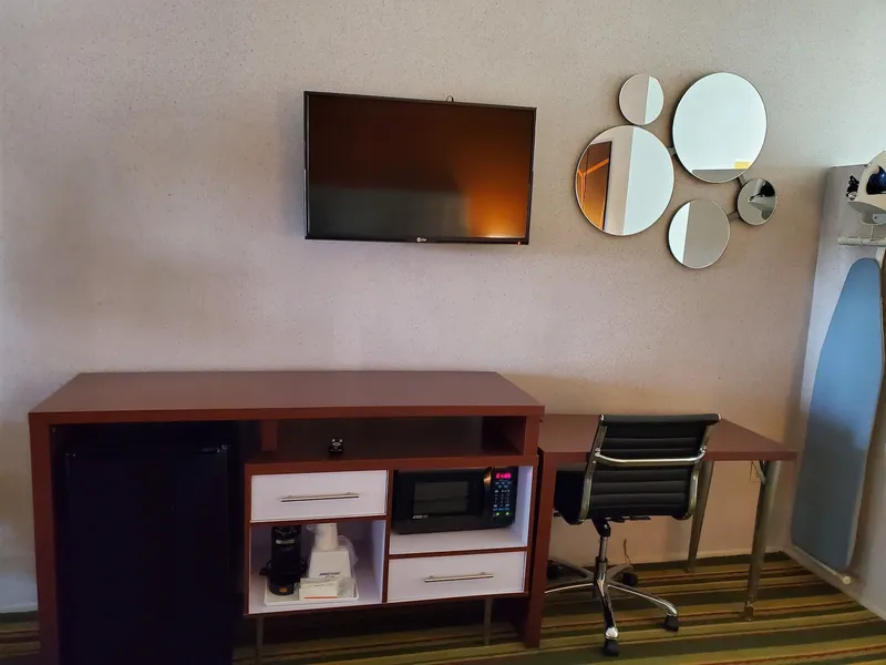 Howard Johnson by Wyndham Phoenix Airport/Downtown Area hotel detail image 6
