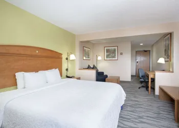 Baymont by Wyndham Thornton hotel thumbnail 7