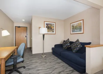 Baymont by Wyndham Thornton hotel thumbnail 8