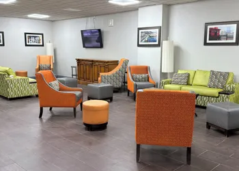 Ramada by Wyndham New Kensington hotel thumbnail 3