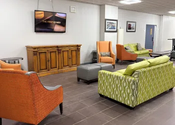 Ramada by Wyndham New Kensington hotel thumbnail 6
