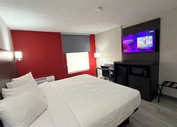 Ramada by Wyndham New Kensington hotel thumbnail 8