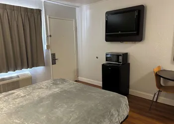 Motel 6 Pensacola, FL - Airport West hotel thumbnail 7