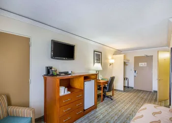 Quality Inn & Suites Kansas City - Independence I-70 East hotel thumbnail 6