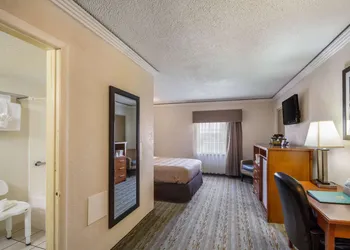 Quality Inn & Suites Kansas City - Independence I-70 East hotel thumbnail 7