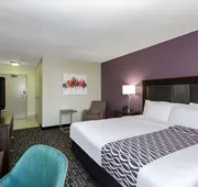 La Quinta Inn & Suites by Wyndham Blue Springs hotel detail image 7