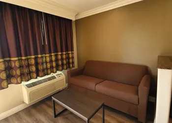 Super 8 by Wyndham Cypress Buena Park Area hotel thumbnail 7